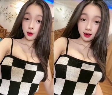 Đụ em xinh vào lồn khi đang mặc áo caro trong phòng tắm